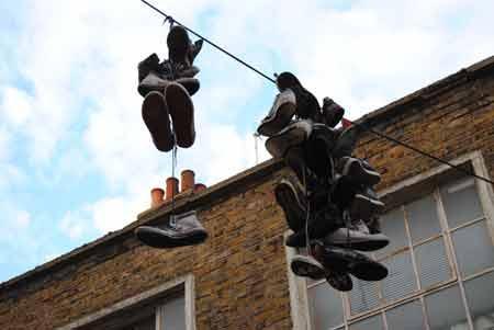 El arte del Shoefiti en Shoreditch