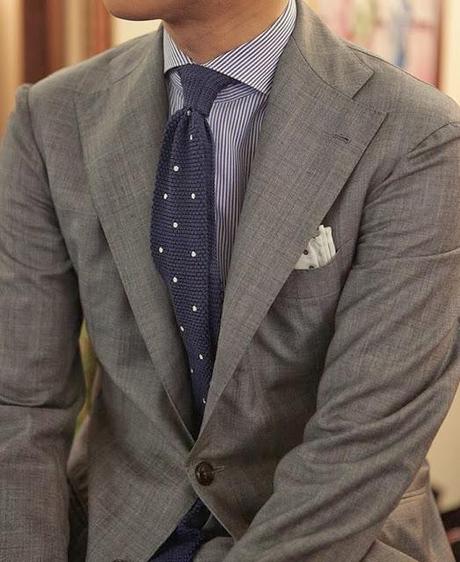 Más allá del traje.