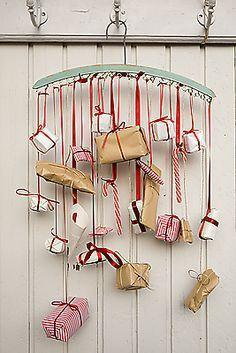 Este me pirra y es un firme candidato con alguna plantilla de cajitas caseras. De An angel at my table