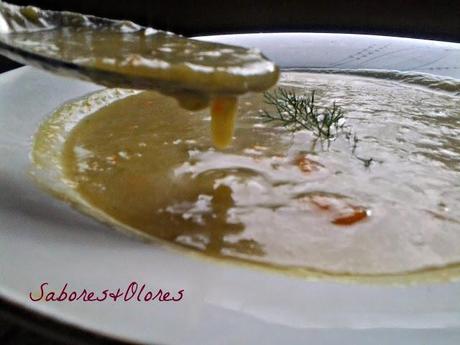 CREMA DE CALABAZA CON CHIPS DE ZANAHORIA,NUECES , QUESO  Y ENELDO