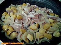 POLLO CON CEBOLLA, MANZANA, CURRY Y LECHE DE COCO