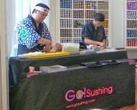 Cocineros preparando sushi cocineros preparando sushi