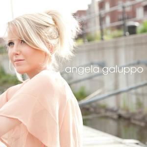 El disco de presentación de la cantante canadiense Angela Galuppo.