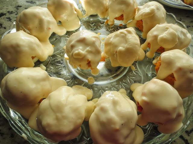 Huevos rellenos gratinados