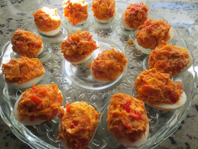 Huevos rellenos gratinados