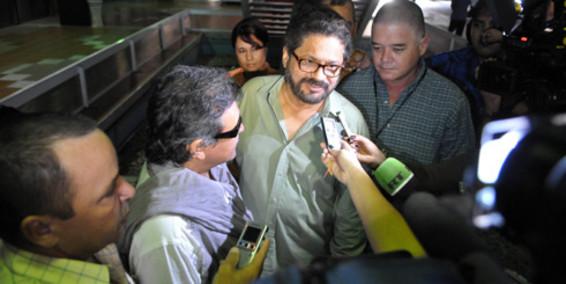 Santos y Farc unidos desmintiendo a Uribe