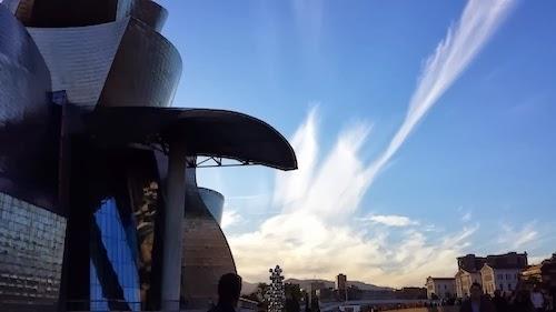 Paseando por el Guggenheim Bilbao.