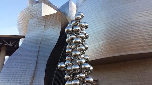 Paseando por el Guggenheim Bilbao.