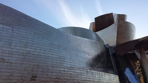 Paseando por el Guggenheim Bilbao.