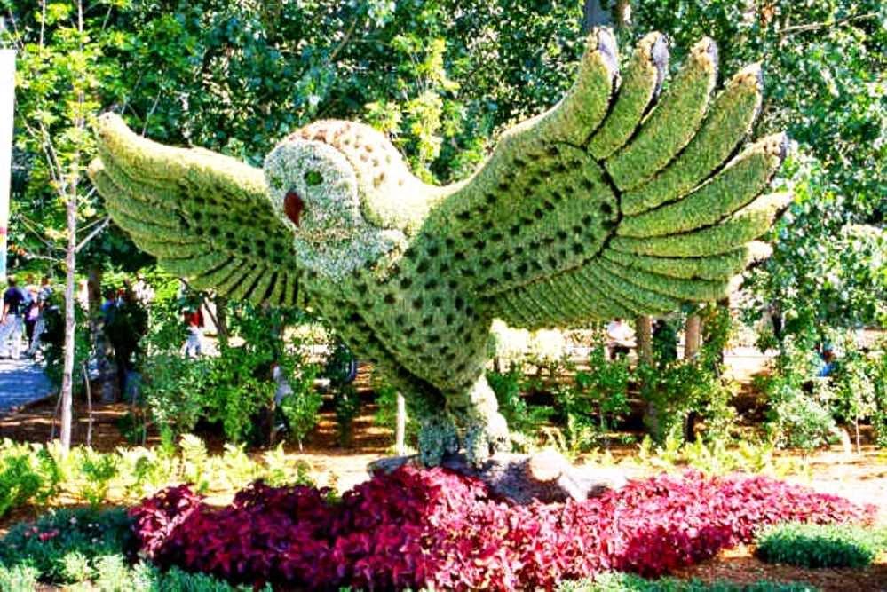 JARDINES CON FIGURAS DE ANIMALES Y DE...