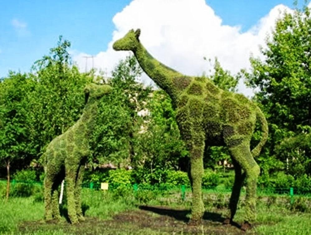 JARDINES CON FIGURAS DE ANIMALES Y DE...