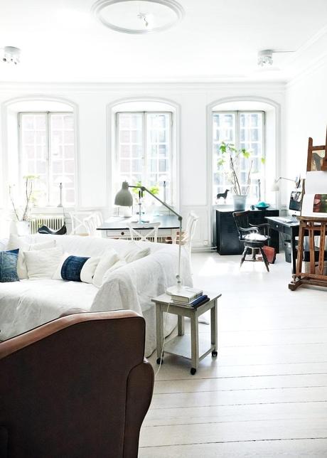 Un apartamento-estudio equilibrado y vintage