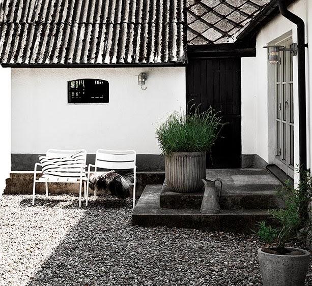 Una Antigua granja de Estilo Nórdico, en Blanco y Negro. Una Antigua granja de Estilo Nórdico, en Blanco y Negro.