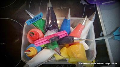 GALLETAS DECORADAS CON GLASA