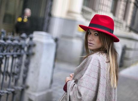 street style barbara crespo merino royale poncho red hat winter is coming outfit