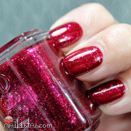 Swatch del rojo cereza Leading Lady de Essie