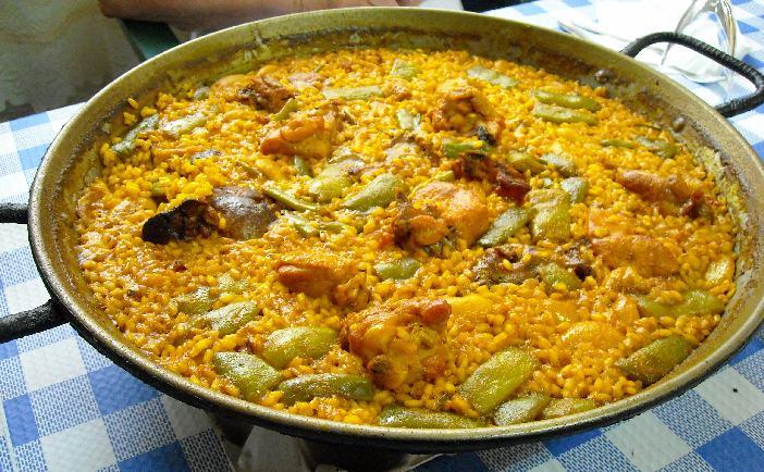 De enseñar a leer y a escribir: aulas y paellas