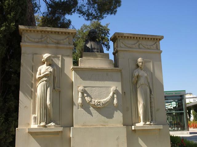Los Jardines de la Reina Cristina (16): el Monumento a Castelar.