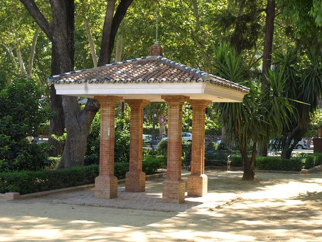 Los Jardines de la Reina Cristina (4): el Templete de la Estación Meteorológica.