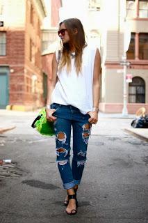 Street style:Ripped jeans