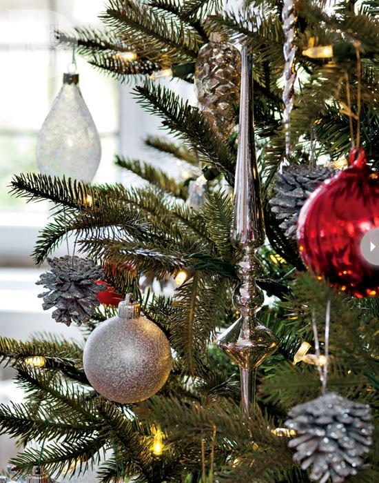 DECORACION EN NEGRO, BLANCO Y ROJO PARA UNA CASA CONTEMPORANEA