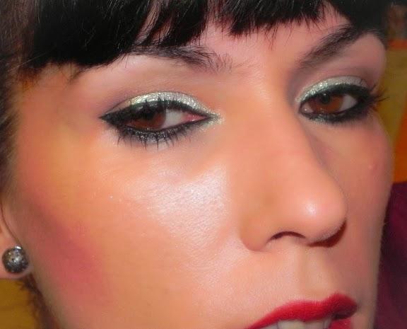 Look blanco brillo y burdeos