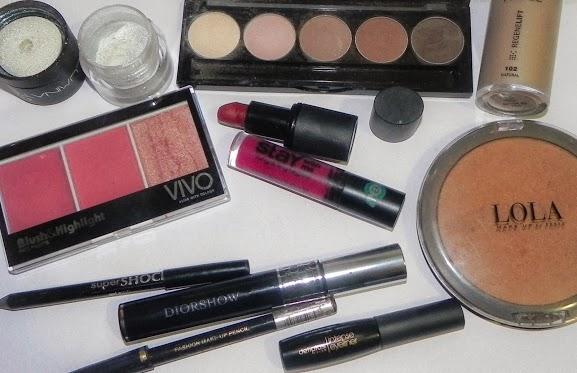 Look blanco brillo y burdeos