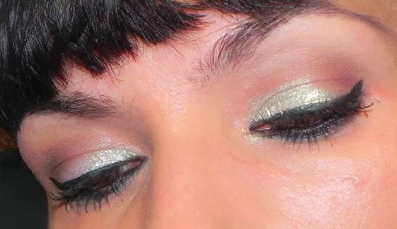 Look blanco brillo y burdeos