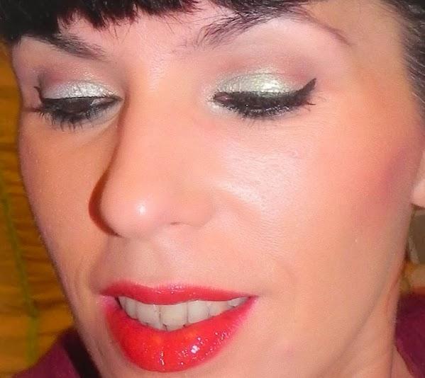 Look blanco brillo y burdeos