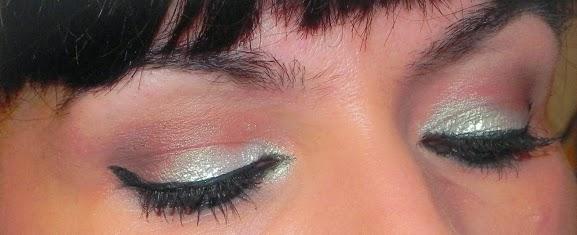 Look blanco brillo y burdeos