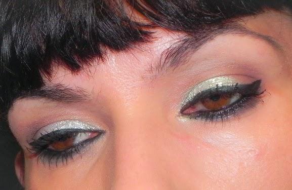 Look blanco brillo y burdeos