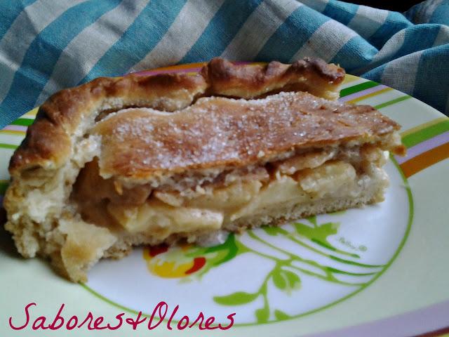 EMPANADA DE MANZANA CON NATA .