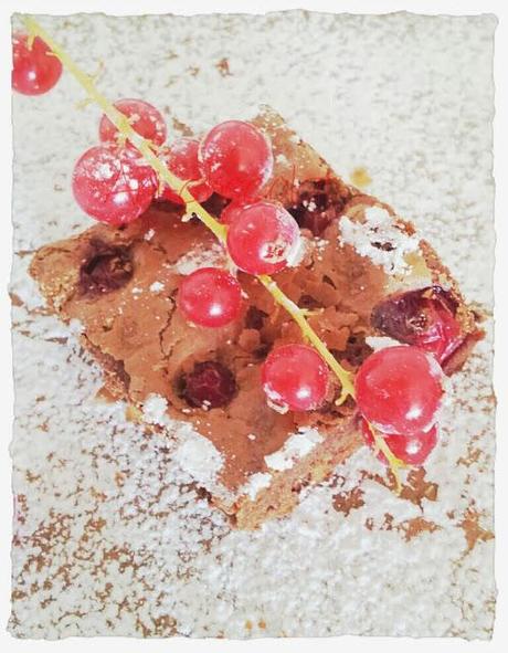 Brownie con Grosellas y Pistachos... (un sabor diferente) Brownie con Grosellas y Pistachos... (un sabor diferente)