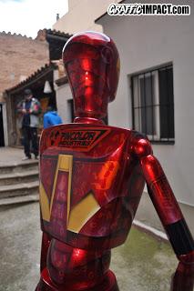 Réplica de Ironman sobre muñeco de madera a tamaño real