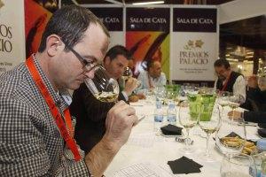 Jurado en las catas a ciega de los 'Premios Palacio'