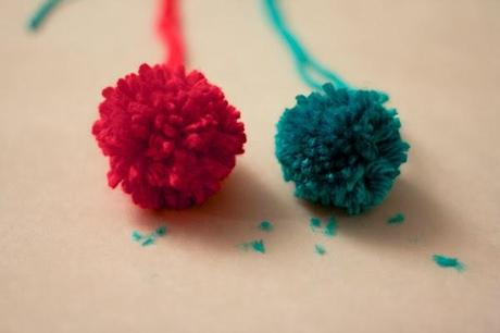 DIY......BOLAS DE NAVIDAD CON POMPONES DE LANA