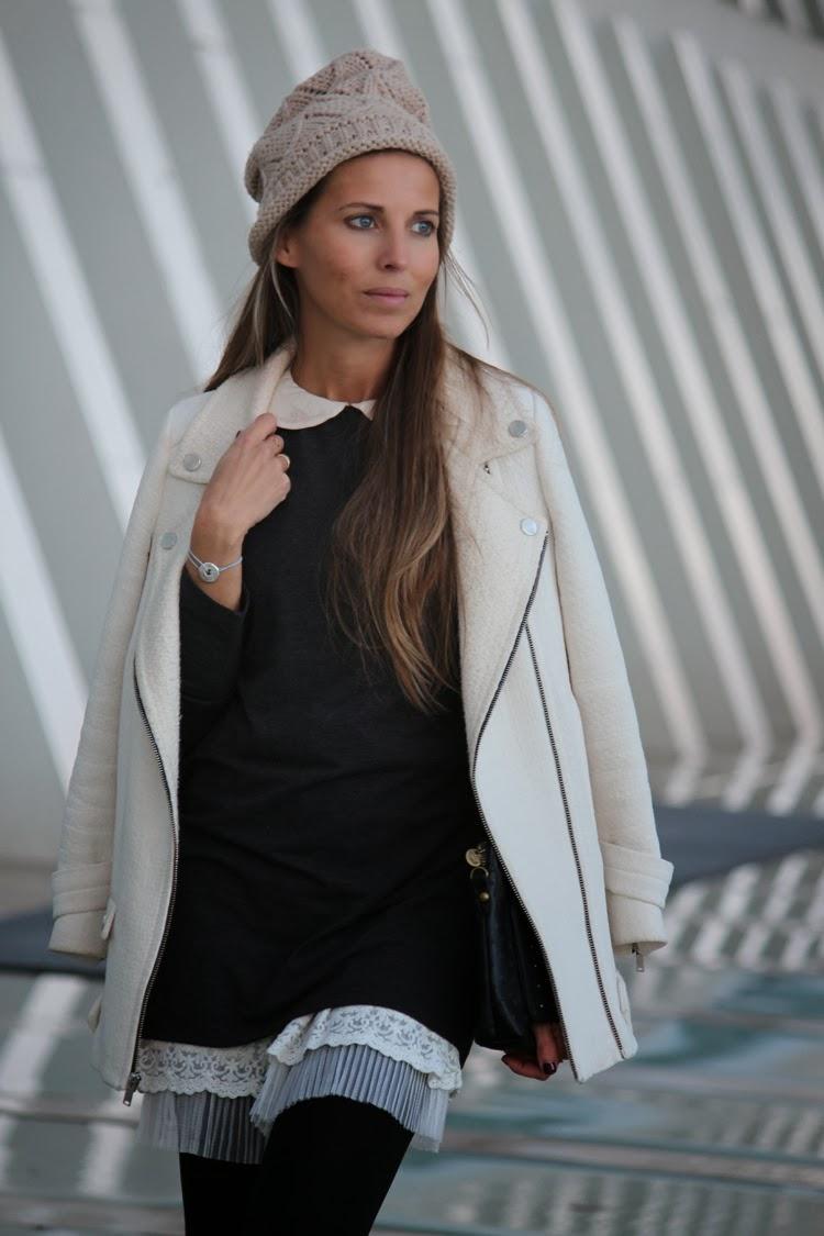 G R E Y L I K E S W H I T E