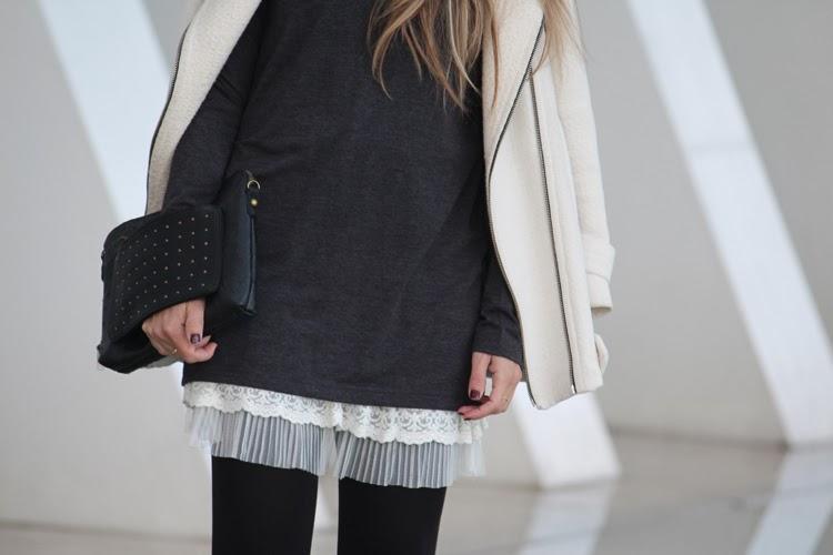 G R E Y L I K E S W H I T E