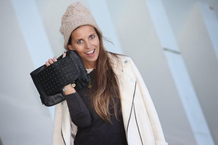 G R E Y L I K E S W H I T E