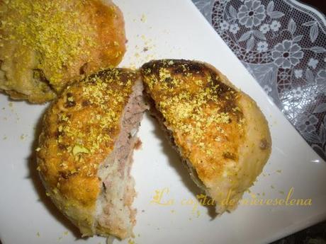 Bollos rellenos de carne y jamón