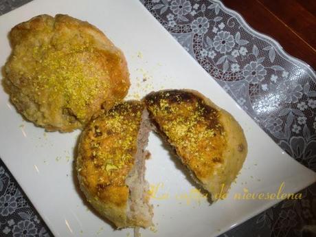 Bollos rellenos de carne y jamón