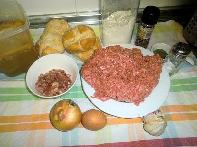 Bollos rellenos de carne y jamón