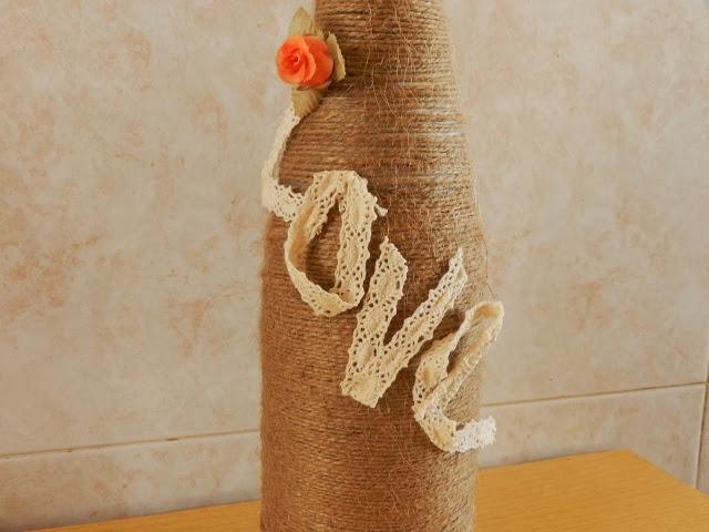 DIY: Transforma una botella en un jarrón