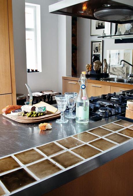 VANGUARDISMO DE TINTES ETNICOS...