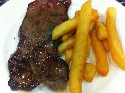 Zazpi, comida con sonrisas en Sarriko. Zazpi, comida con sonrisas en Sarriko.