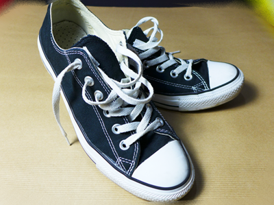 Las zapatillas antes de empezar con las tachuelas