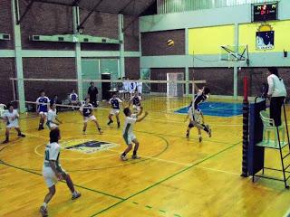 LOS LAGOS GANÓ EN EL DEBUT DEL VOLÉIBOL VARONES EN EL CALAFATE