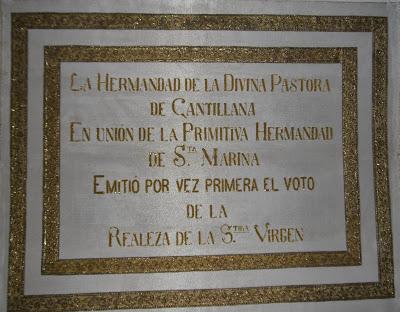 La bandera del Voto de la Realeza de María.