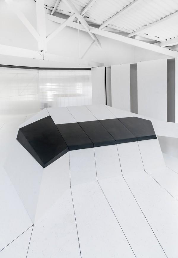 Un garaje convertido en una casa-estudio