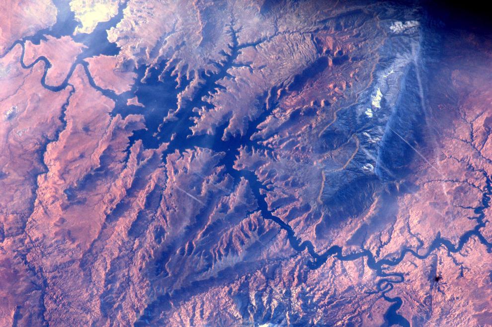 El lago Powell y el rio Colorado 30 Impresionantes imágenes del Planeta Tierra visto desde el Espacio 